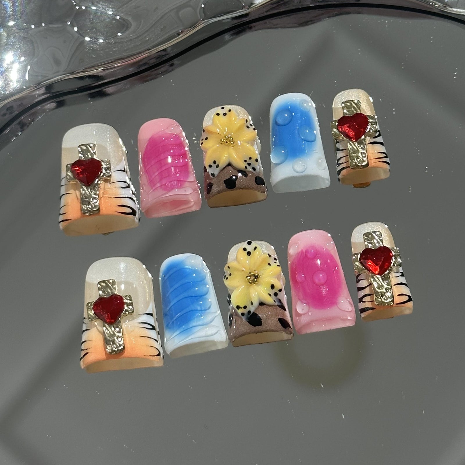 RareGoddess Handcrafted Press-On Nails 鸭嘴63