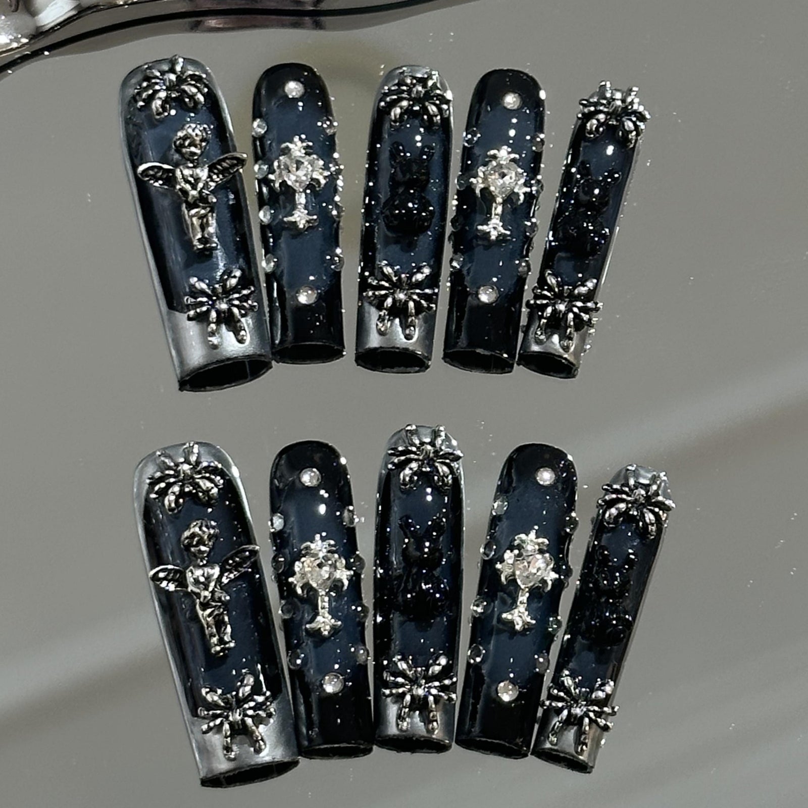 RareGoddess Handcrafted Press-On Nails 水管