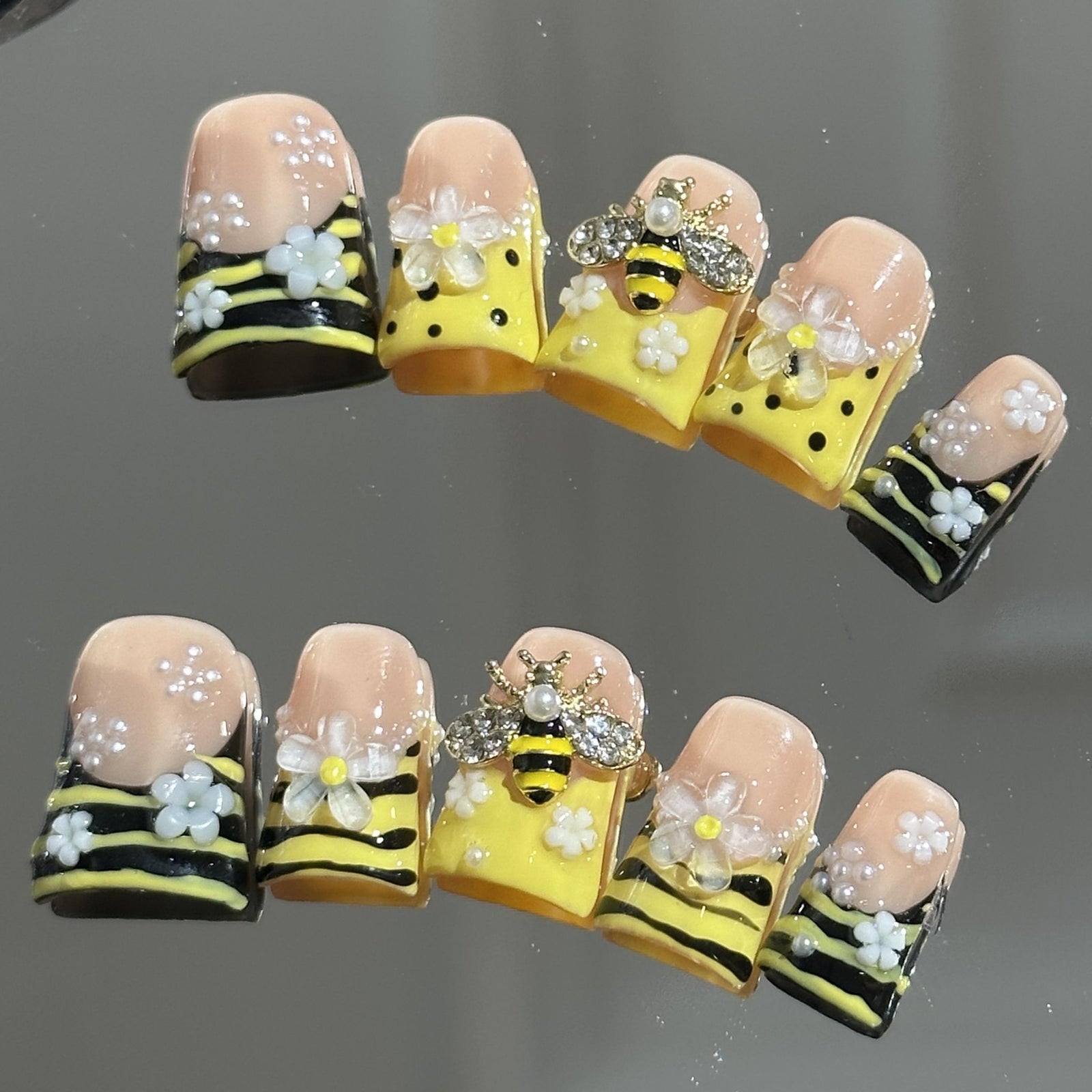 RareGoddess Handcrafted Press-On Nails 鸭嘴