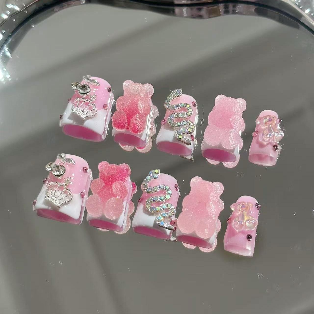 RareGoddess Handcrafted Press-On Nails 鸭嘴65夜光