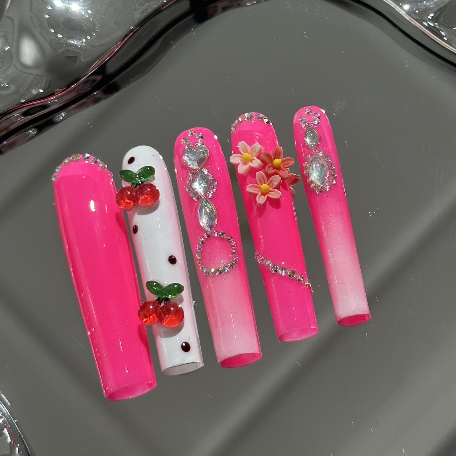 RareGoddess Handcrafted Press-On Nails 水管-F